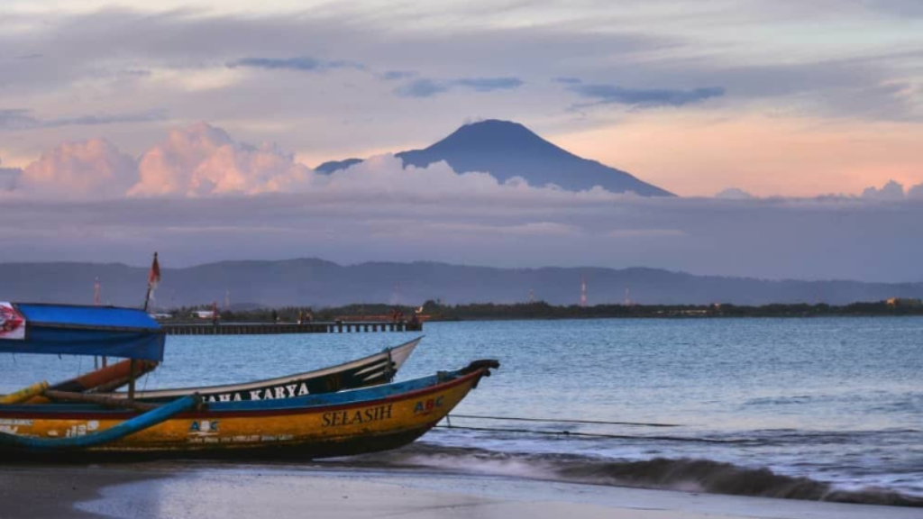 Pantai Teluk Penyu: Rahasia Sunset yang Bikin Ngilu di Cilacap