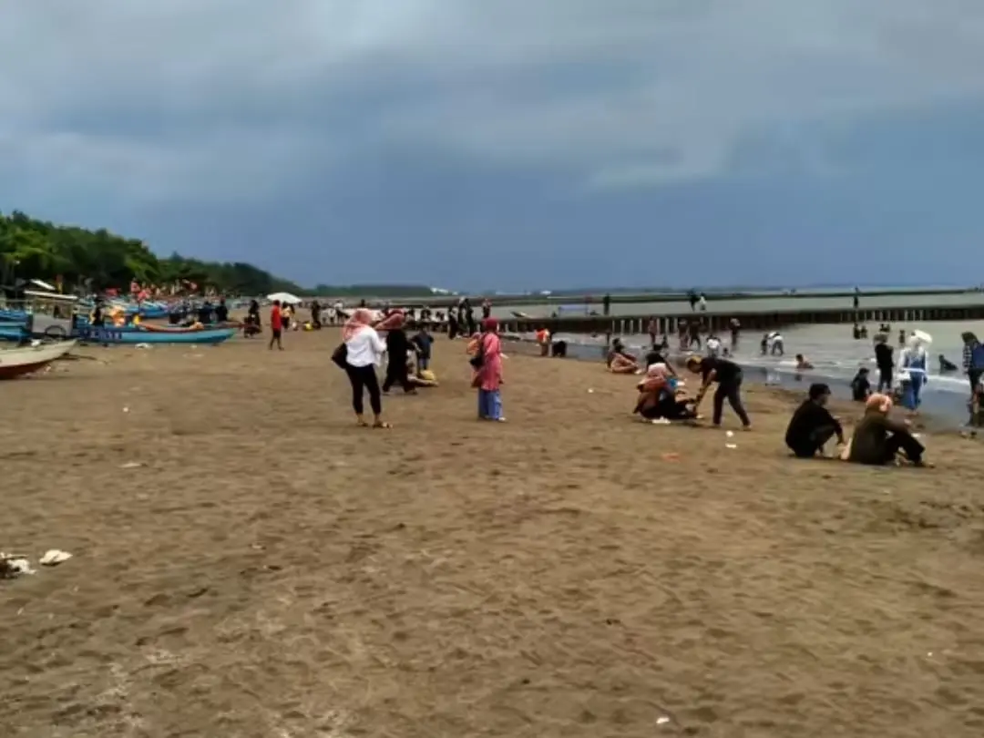 Pantai Teluk Penyu Cilacap: Rahasia Liburan Tanpa Antre di Pagi Hari